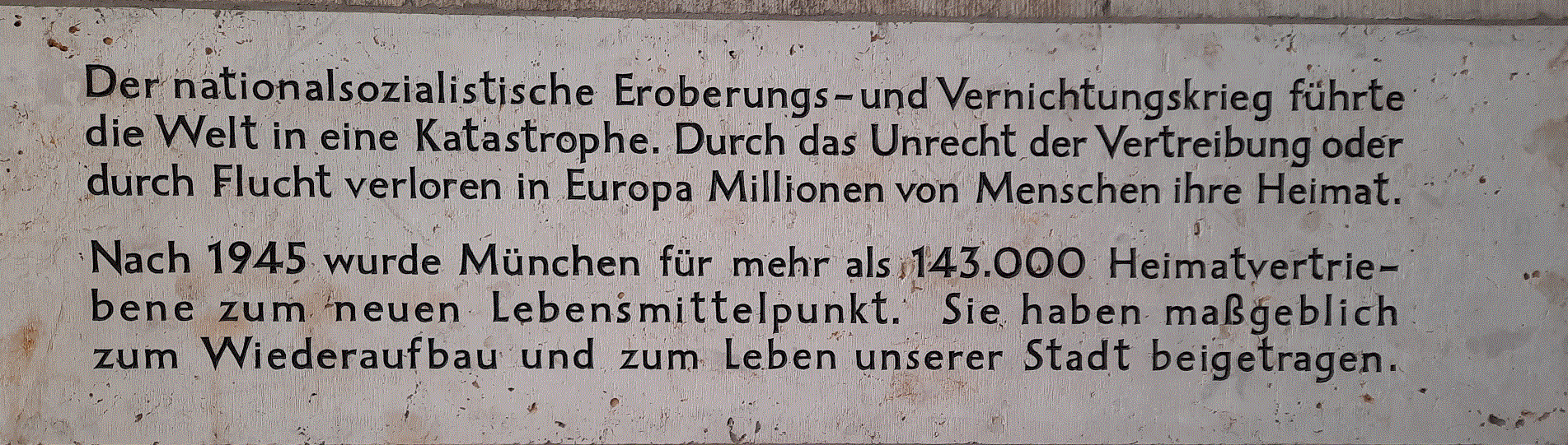 Tafel im Rathaus München zum Ende 45